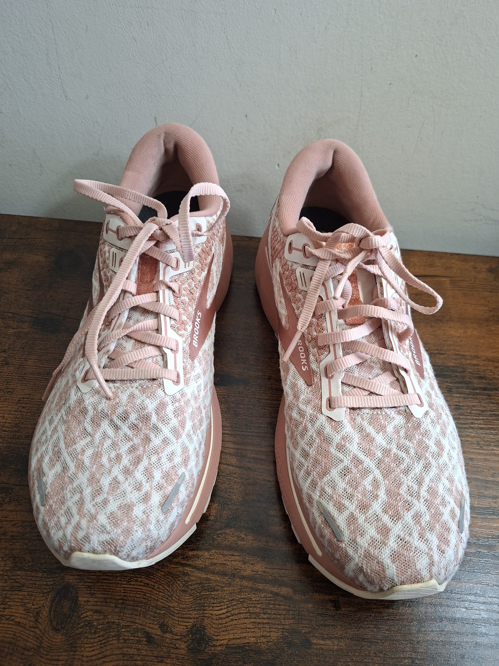 Brooks Women's Running Shoes Pink Rose Gold Athletic Sneakers Size 10.5 Lace-Up